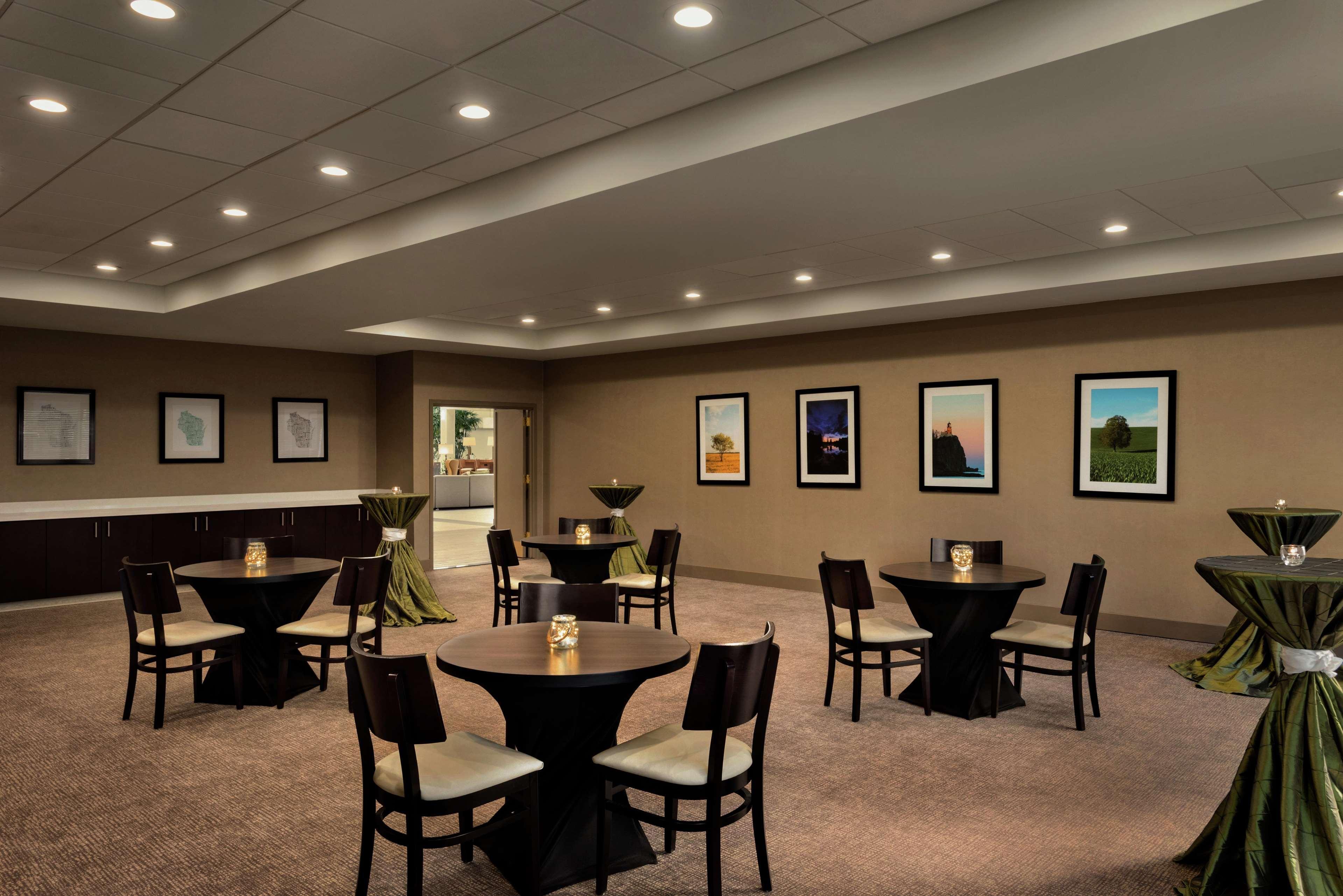 Embassy Suites By Hilton Milwaukee Brookfield Exteriér fotografie