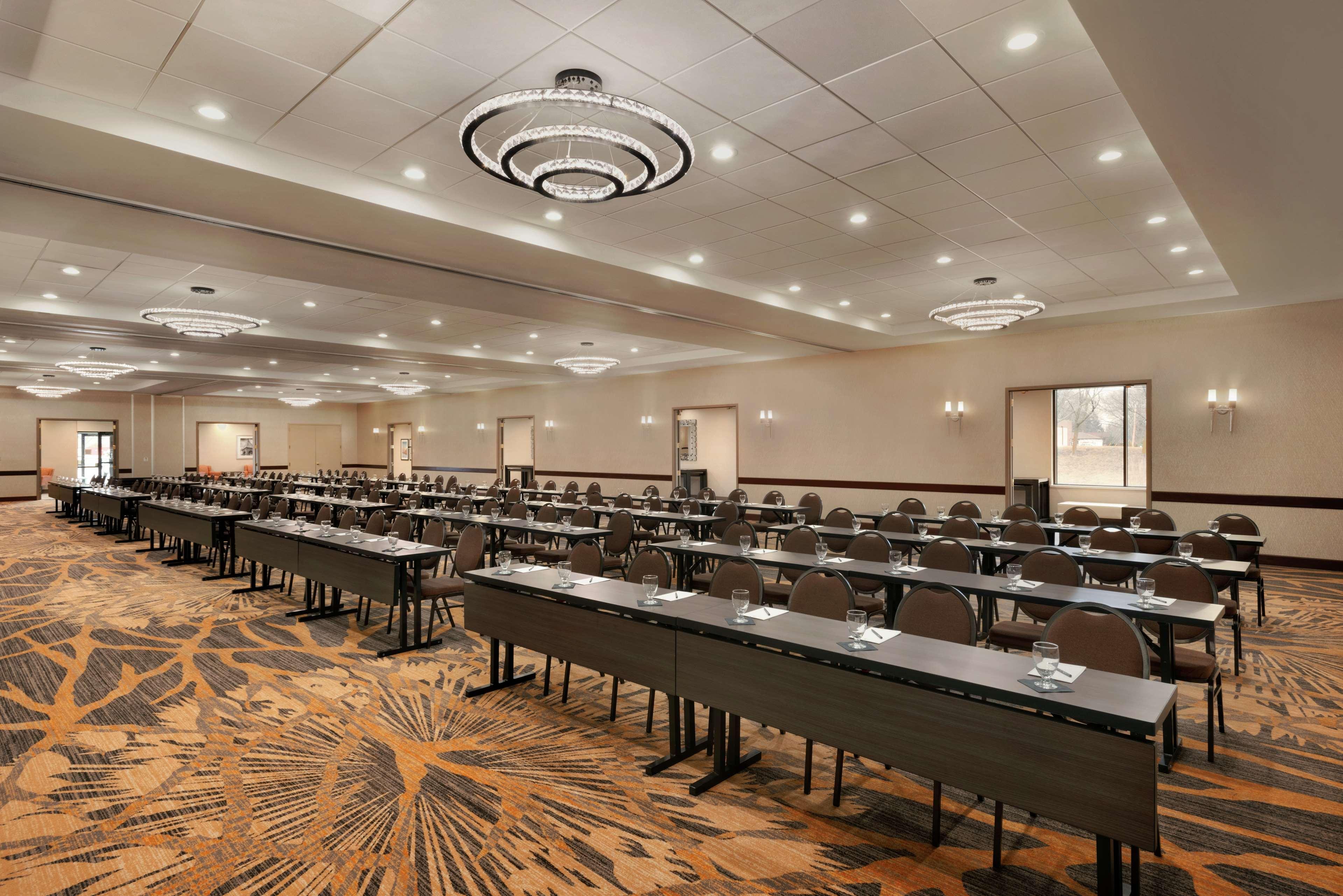 Embassy Suites By Hilton Milwaukee Brookfield Exteriér fotografie