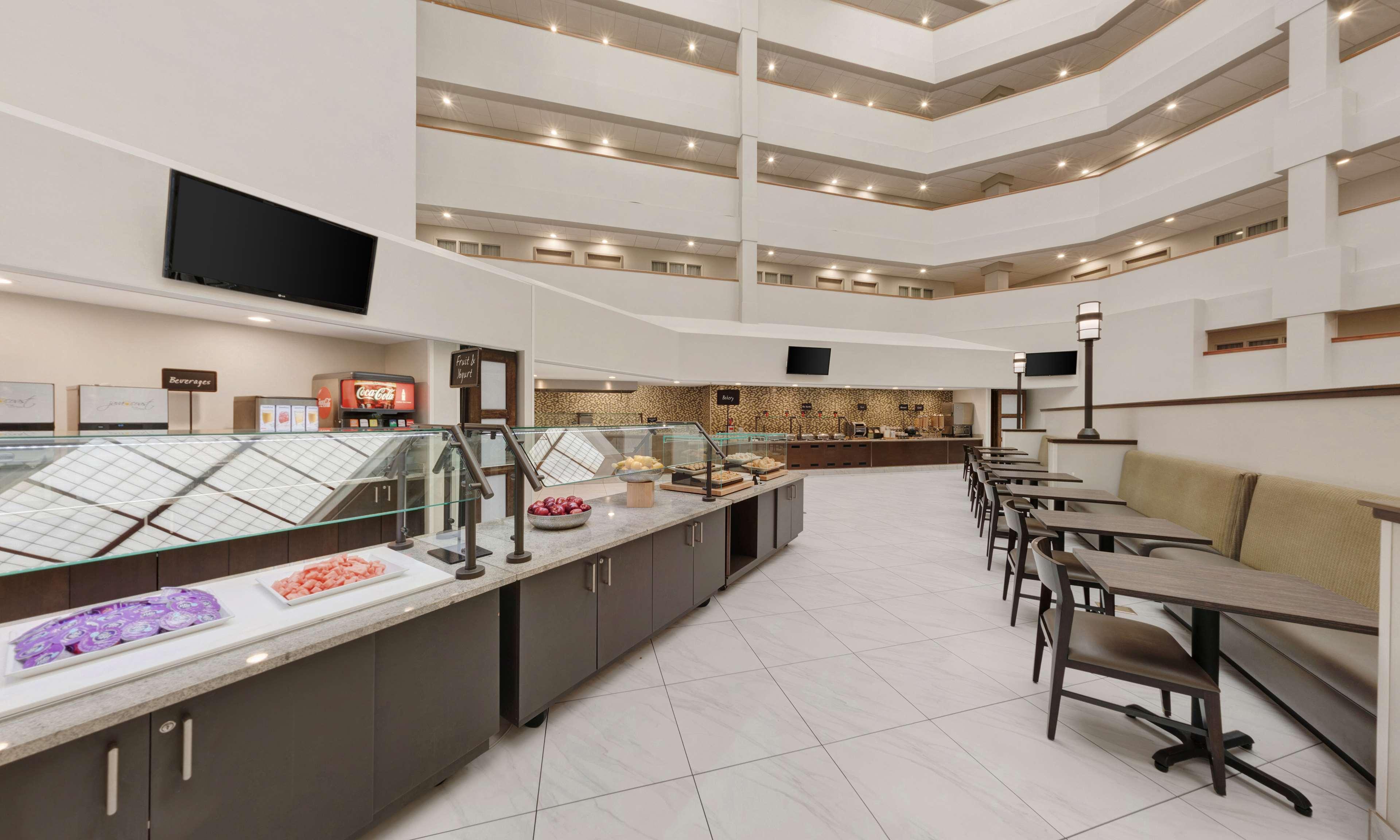 Embassy Suites By Hilton Milwaukee Brookfield Exteriér fotografie