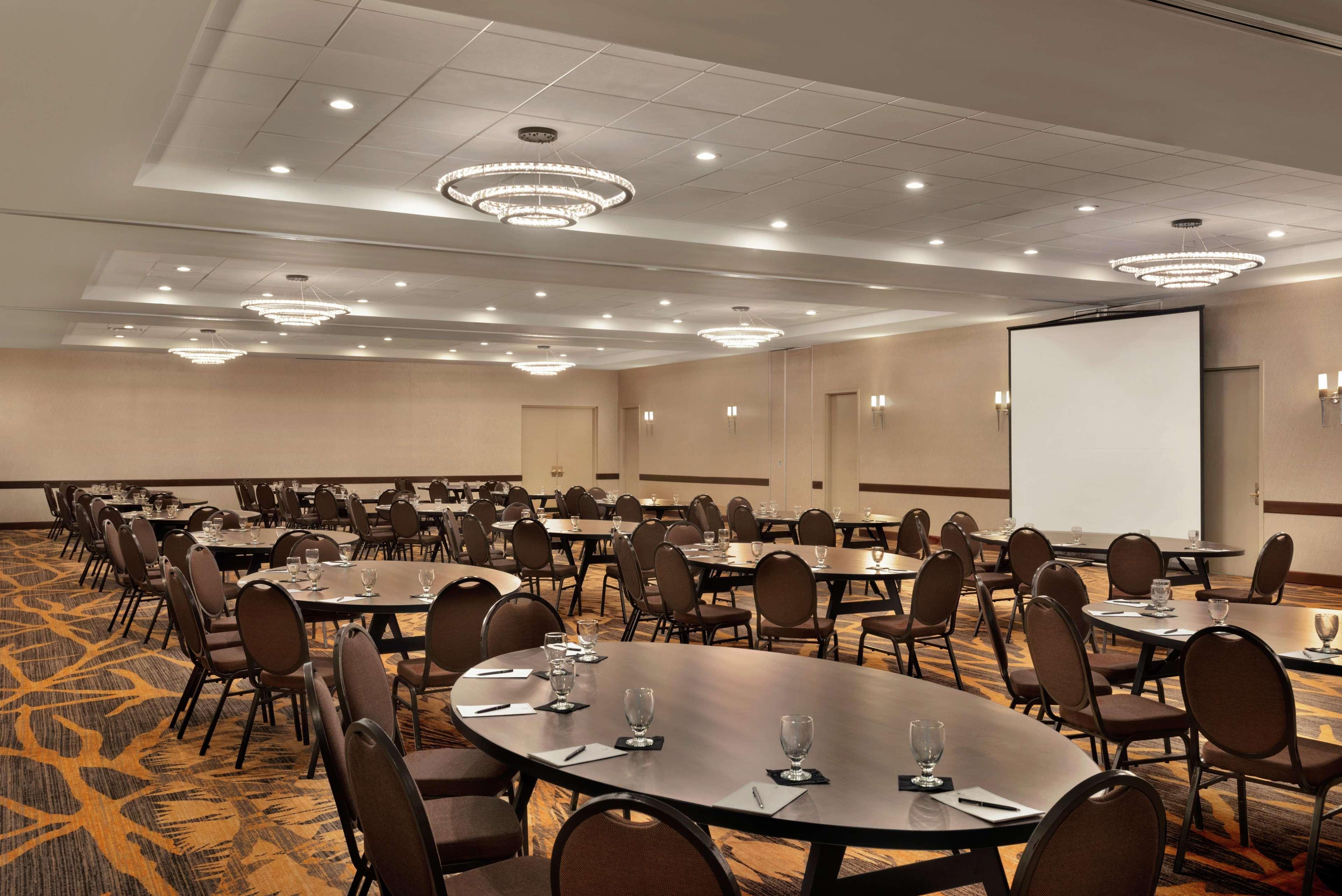 Embassy Suites By Hilton Milwaukee Brookfield Exteriér fotografie