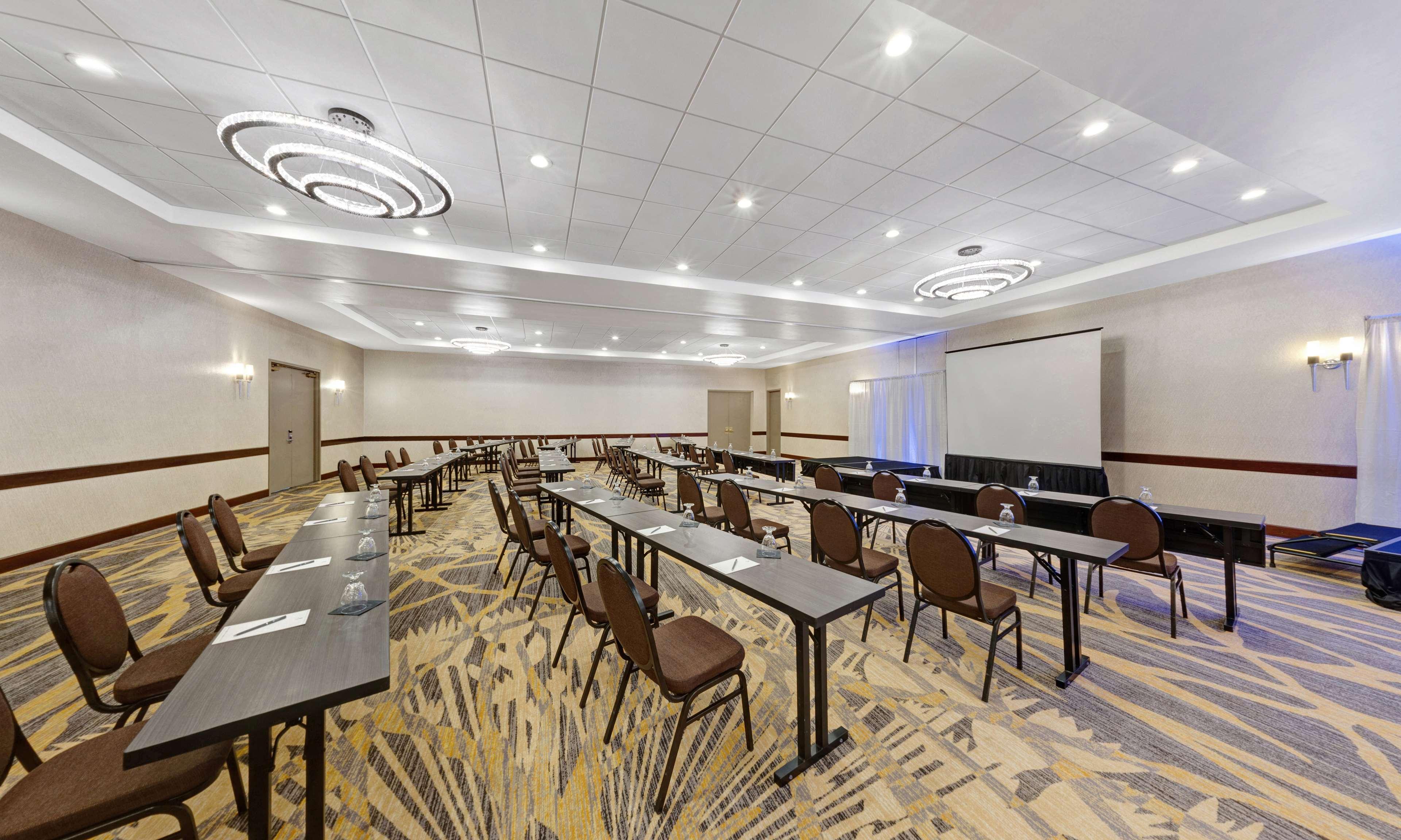 Embassy Suites By Hilton Milwaukee Brookfield Exteriér fotografie