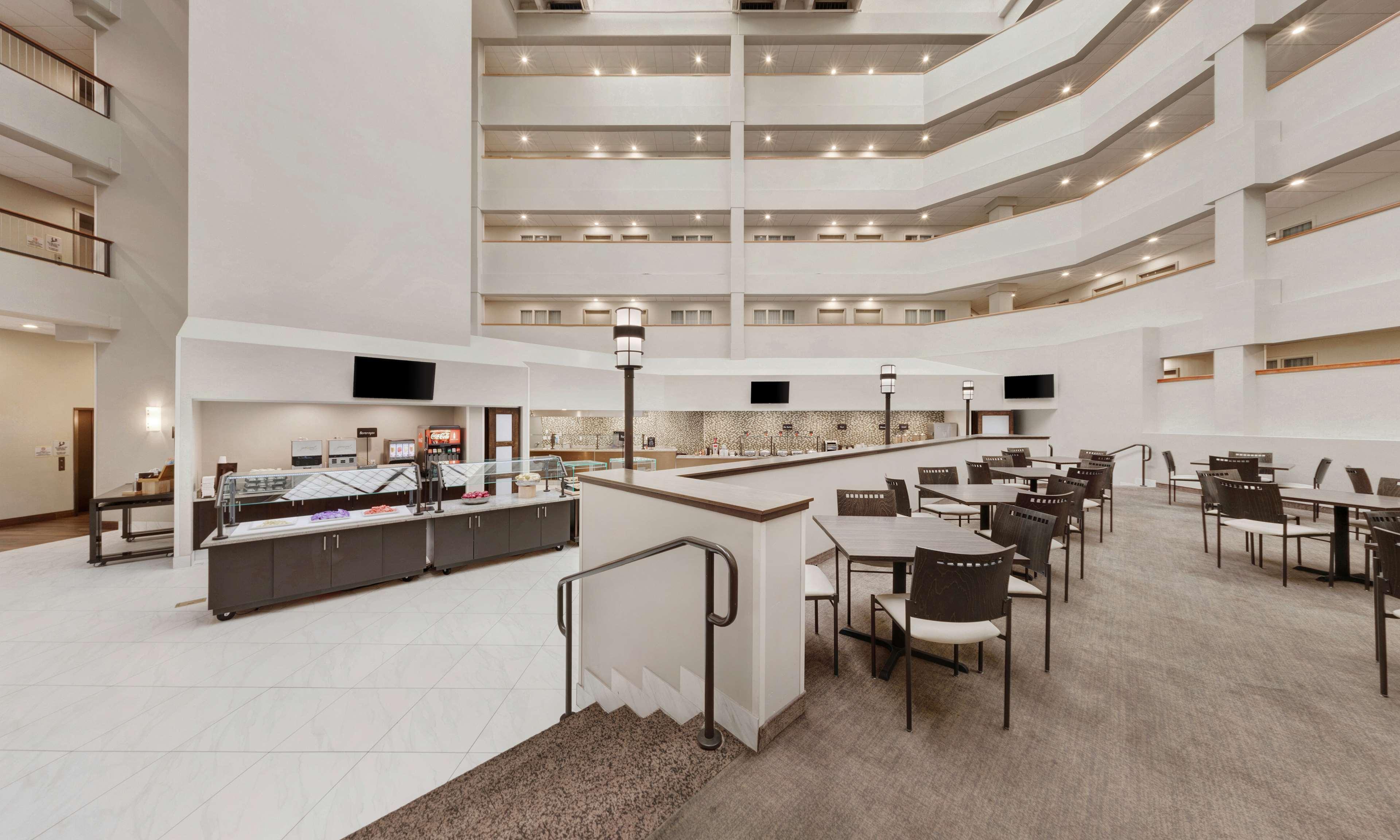Embassy Suites By Hilton Milwaukee Brookfield Exteriér fotografie