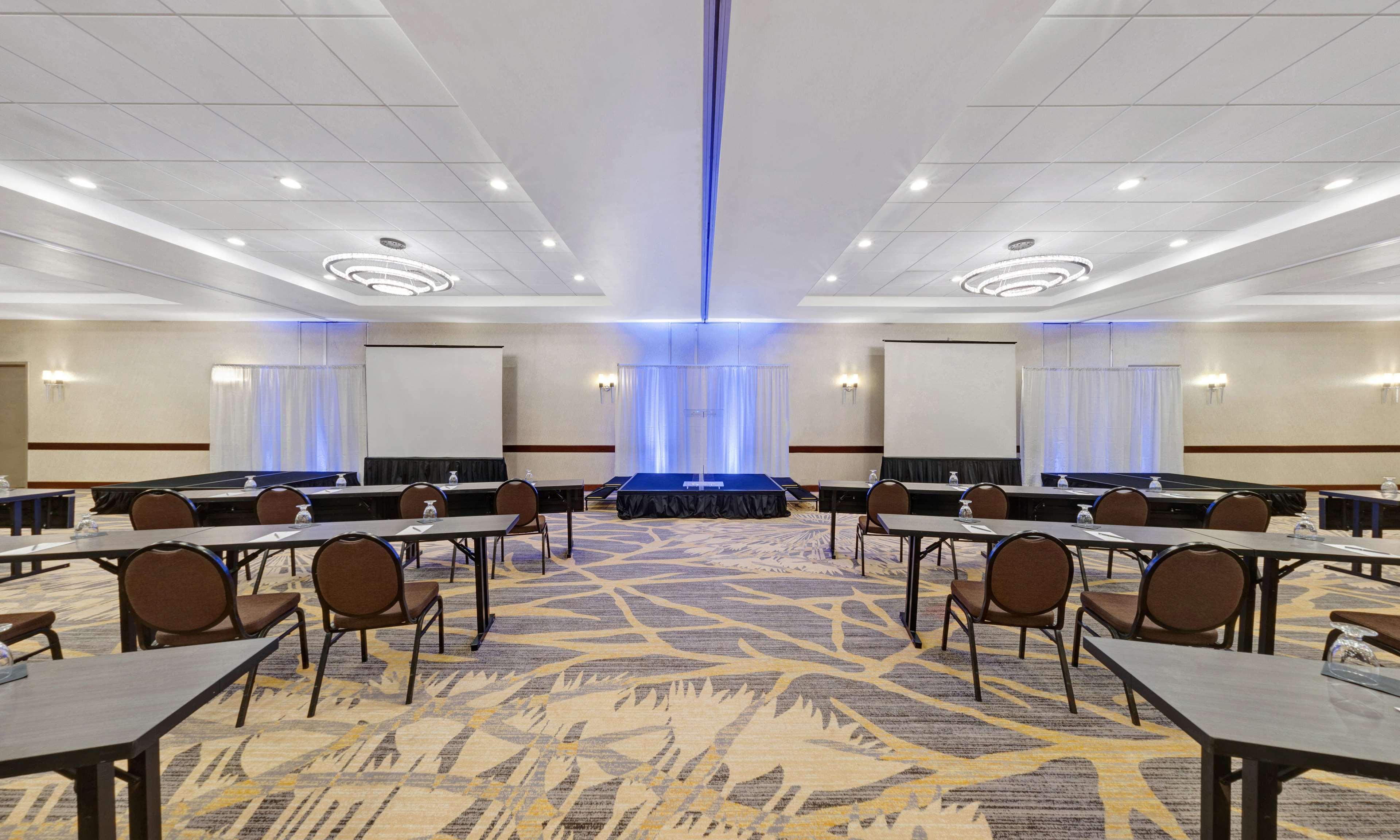 Embassy Suites By Hilton Milwaukee Brookfield Exteriér fotografie