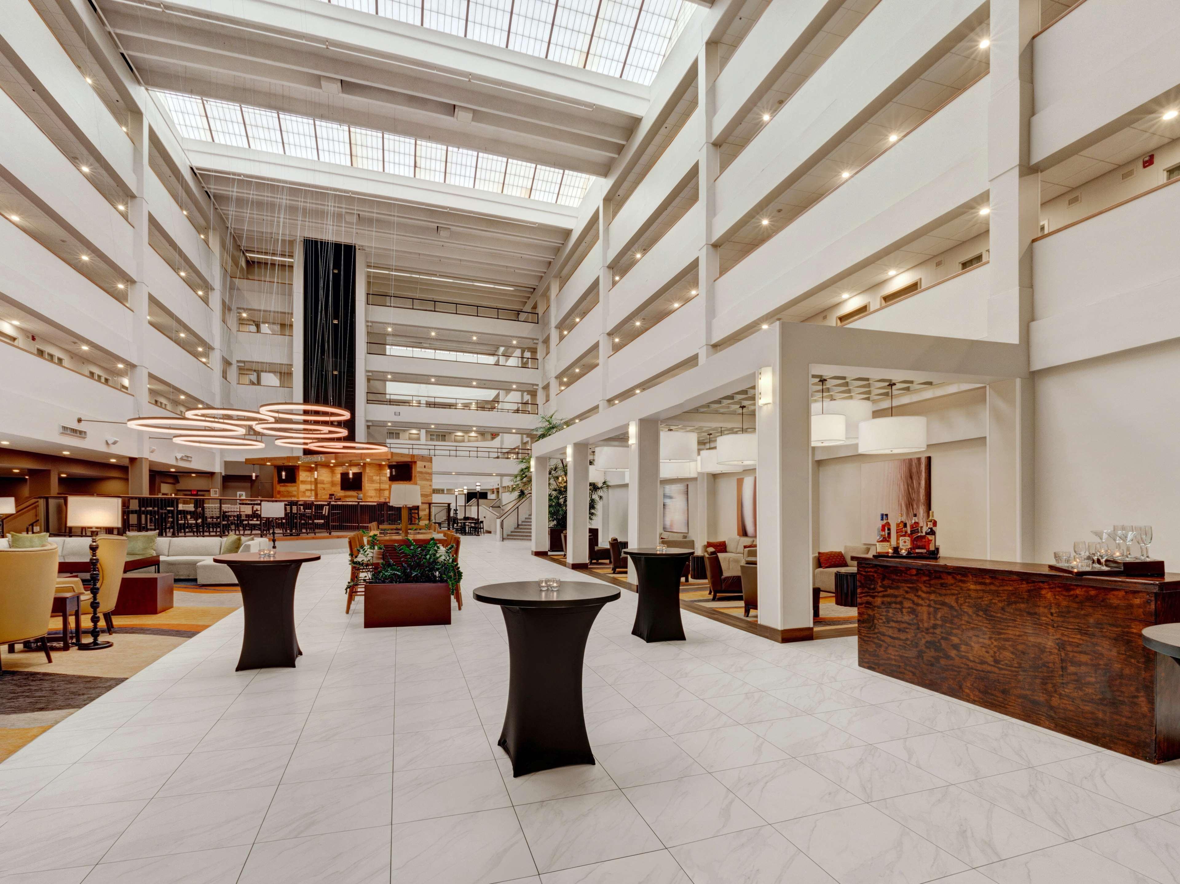 Embassy Suites By Hilton Milwaukee Brookfield Exteriér fotografie