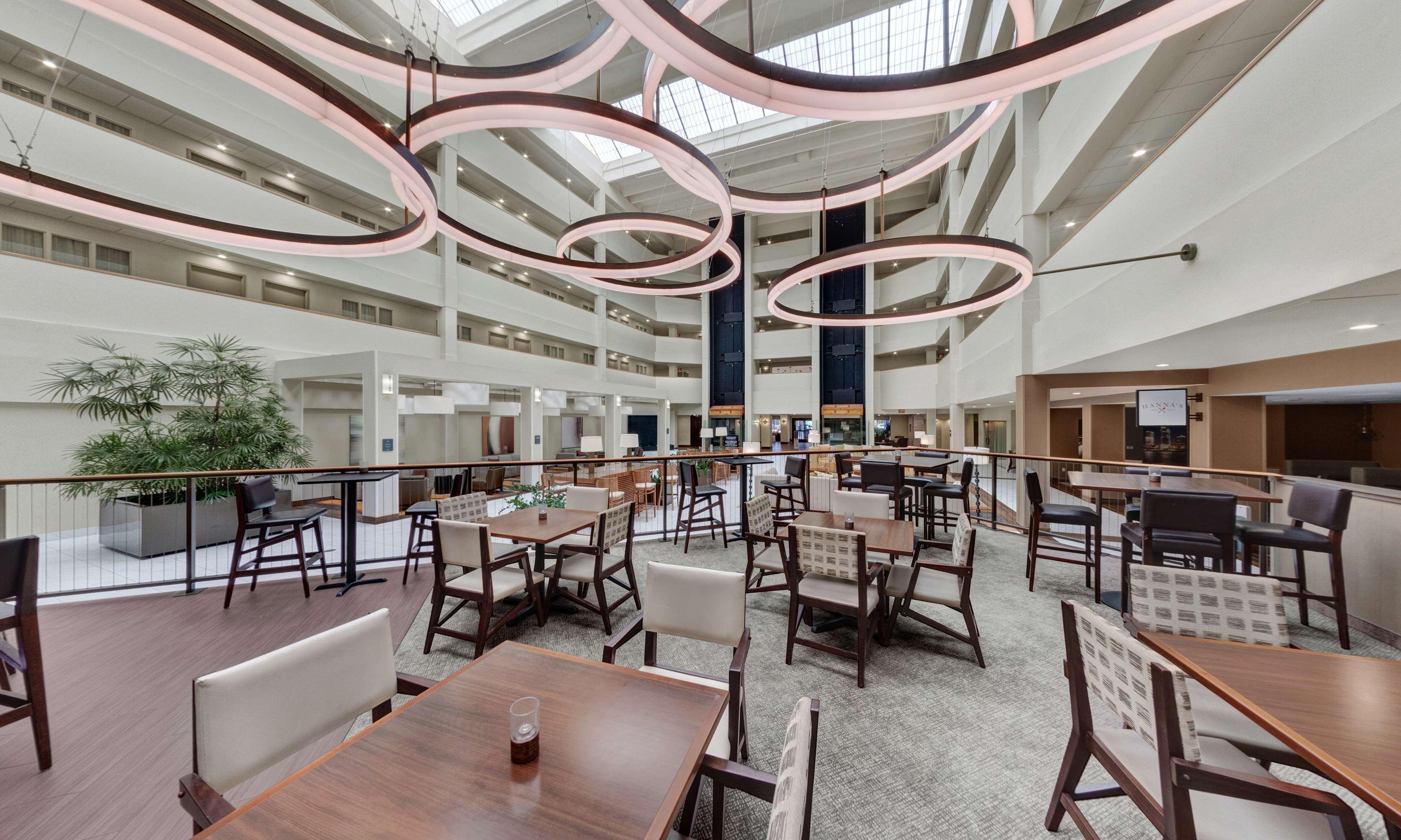Embassy Suites By Hilton Milwaukee Brookfield Exteriér fotografie