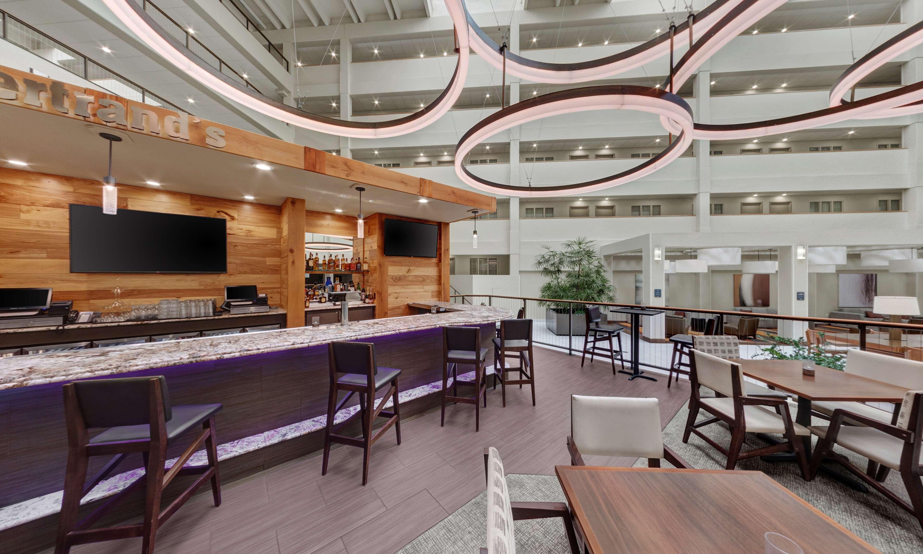 Embassy Suites By Hilton Milwaukee Brookfield Exteriér fotografie