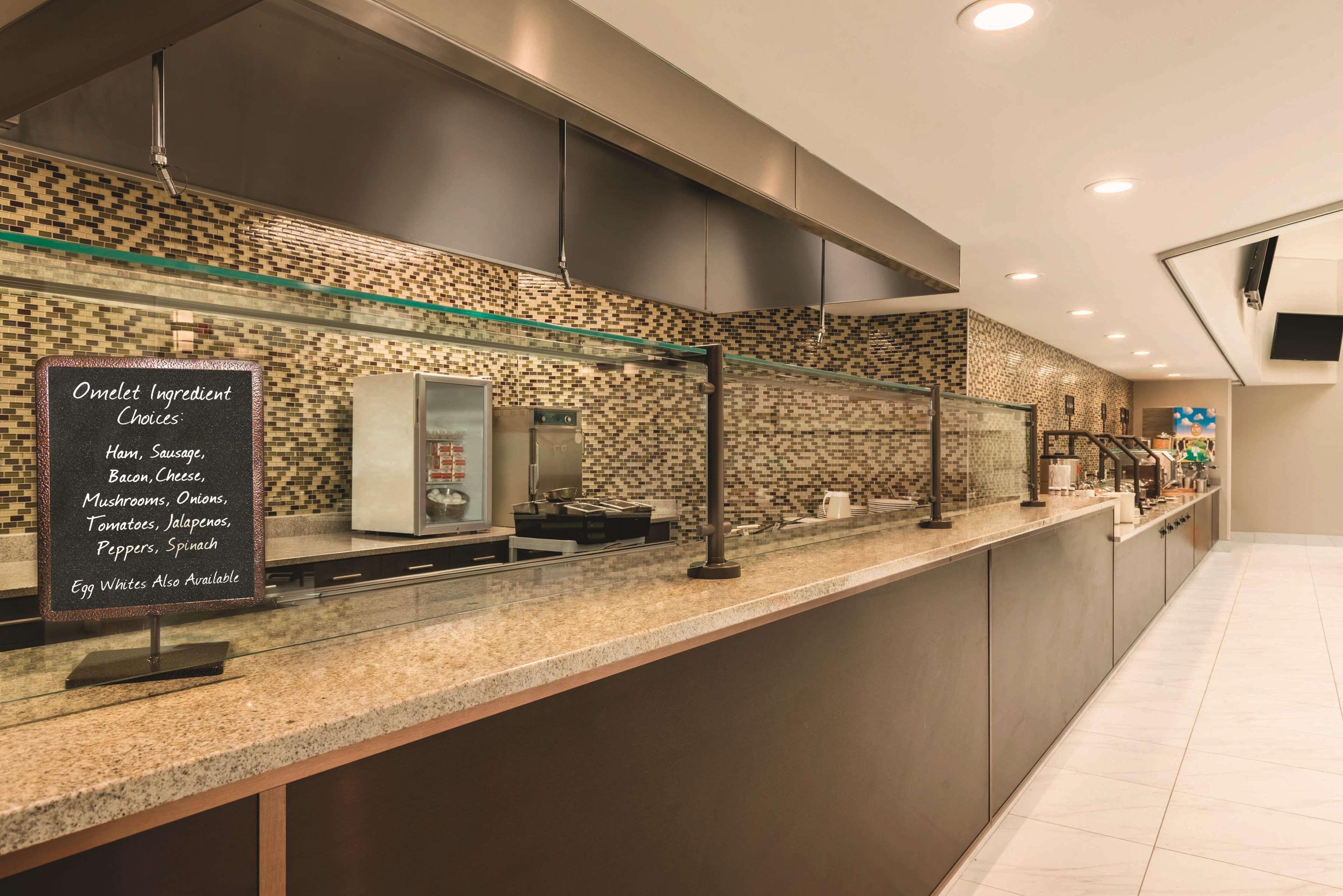 Embassy Suites By Hilton Milwaukee Brookfield Exteriér fotografie