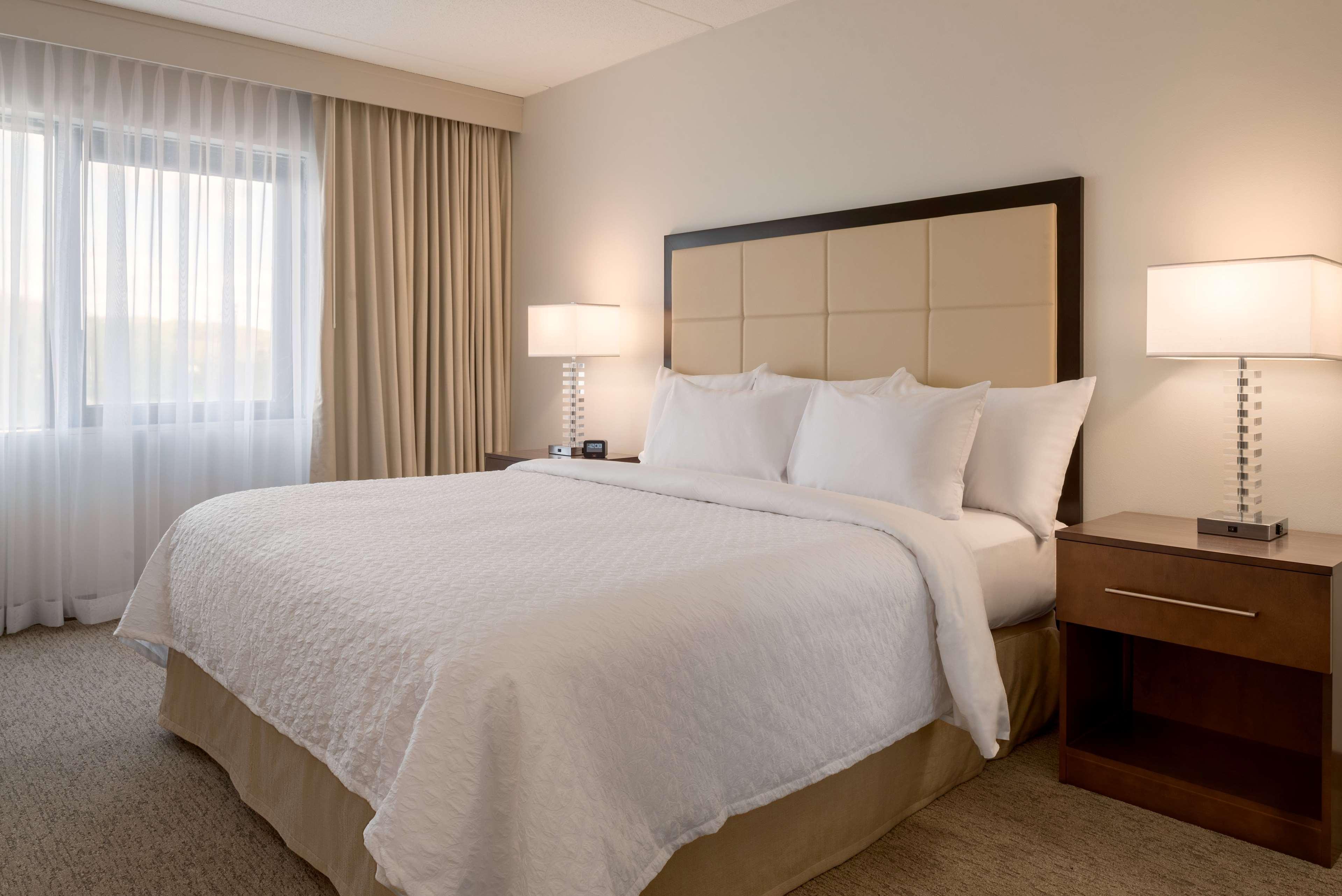 Embassy Suites By Hilton Milwaukee Brookfield Exteriér fotografie