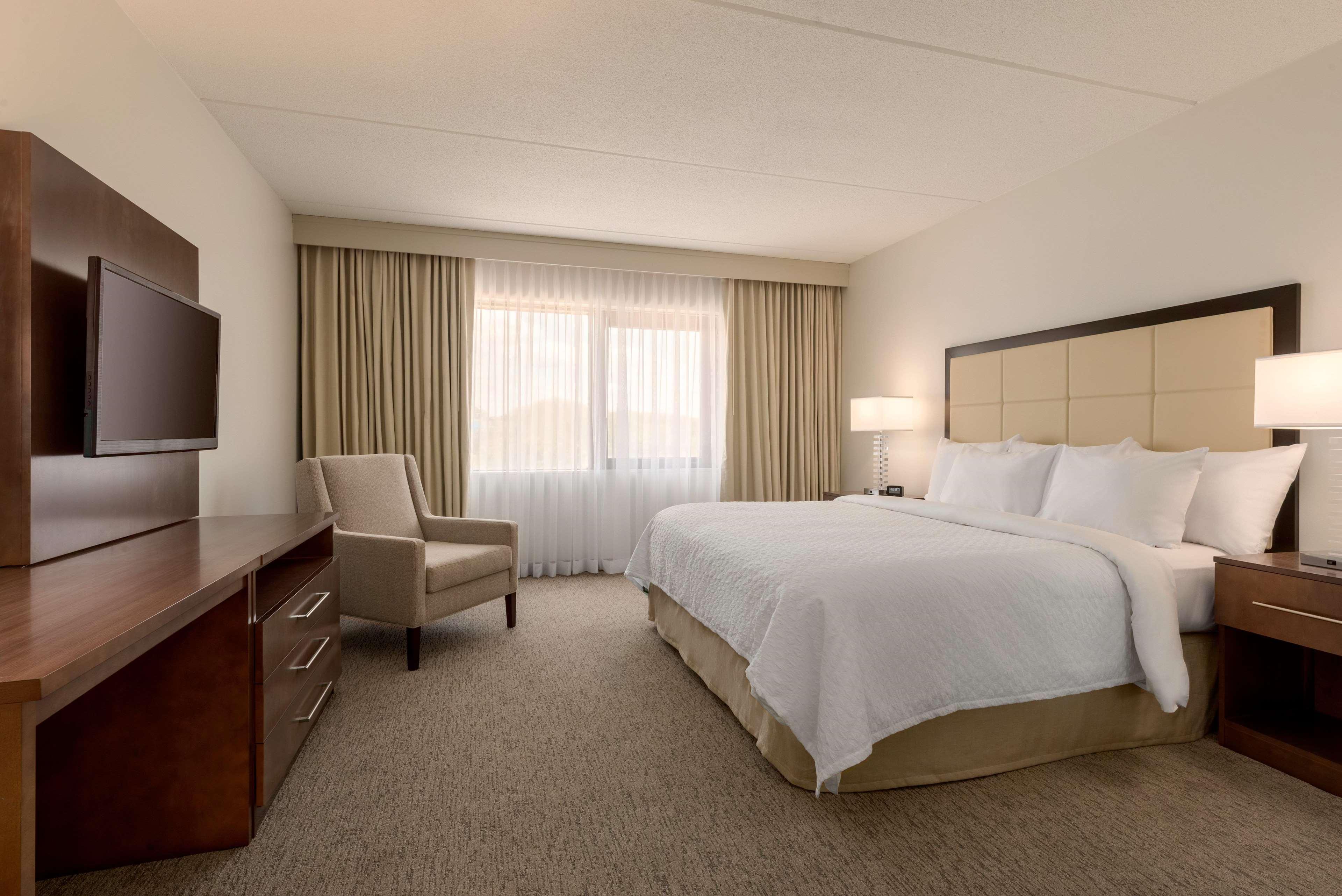 Embassy Suites By Hilton Milwaukee Brookfield Exteriér fotografie