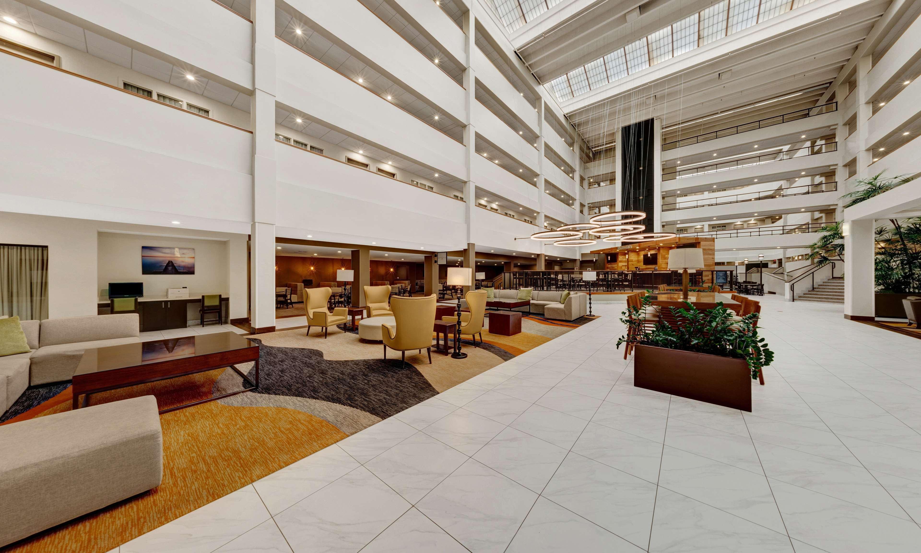 Embassy Suites By Hilton Milwaukee Brookfield Exteriér fotografie