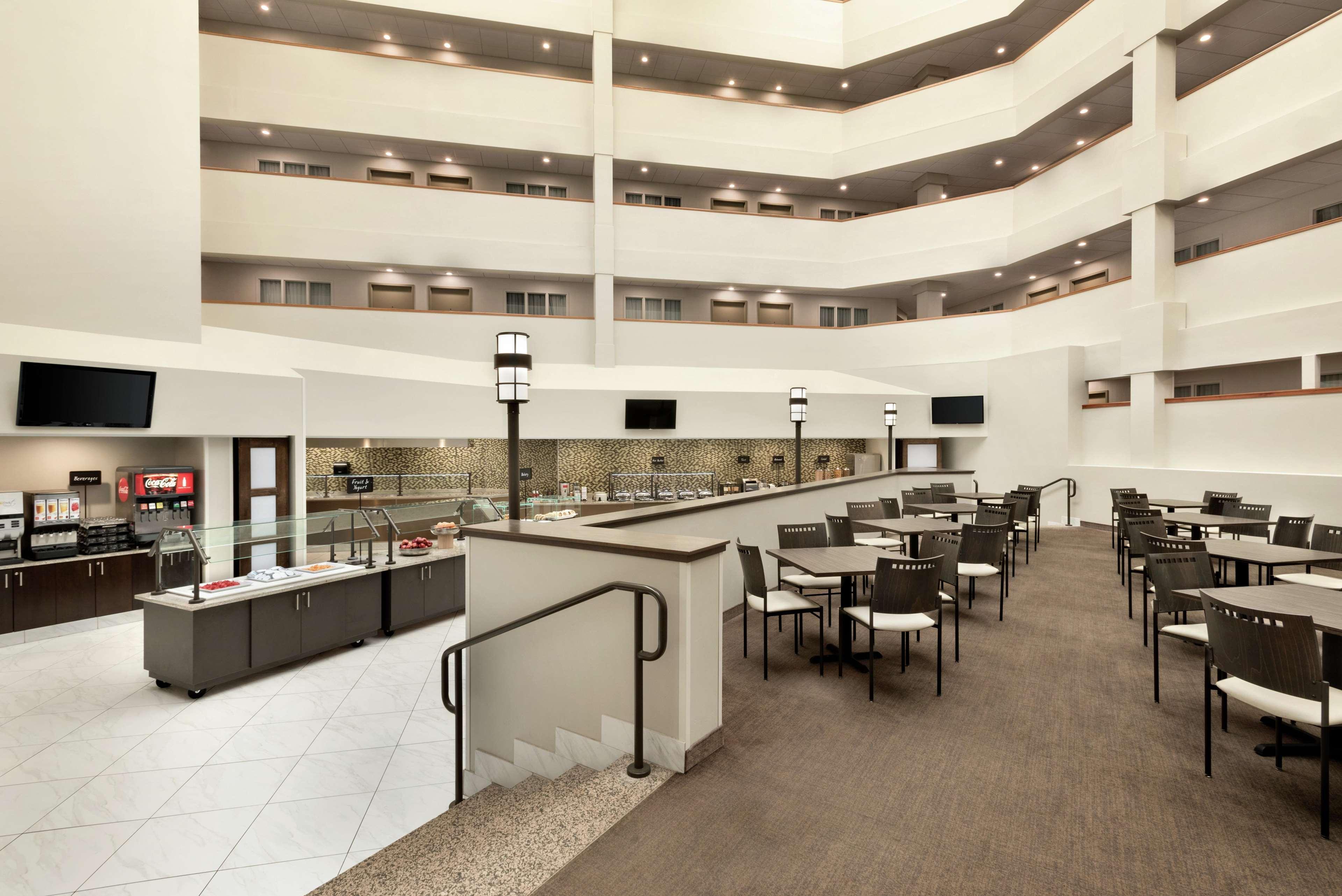 Embassy Suites By Hilton Milwaukee Brookfield Exteriér fotografie