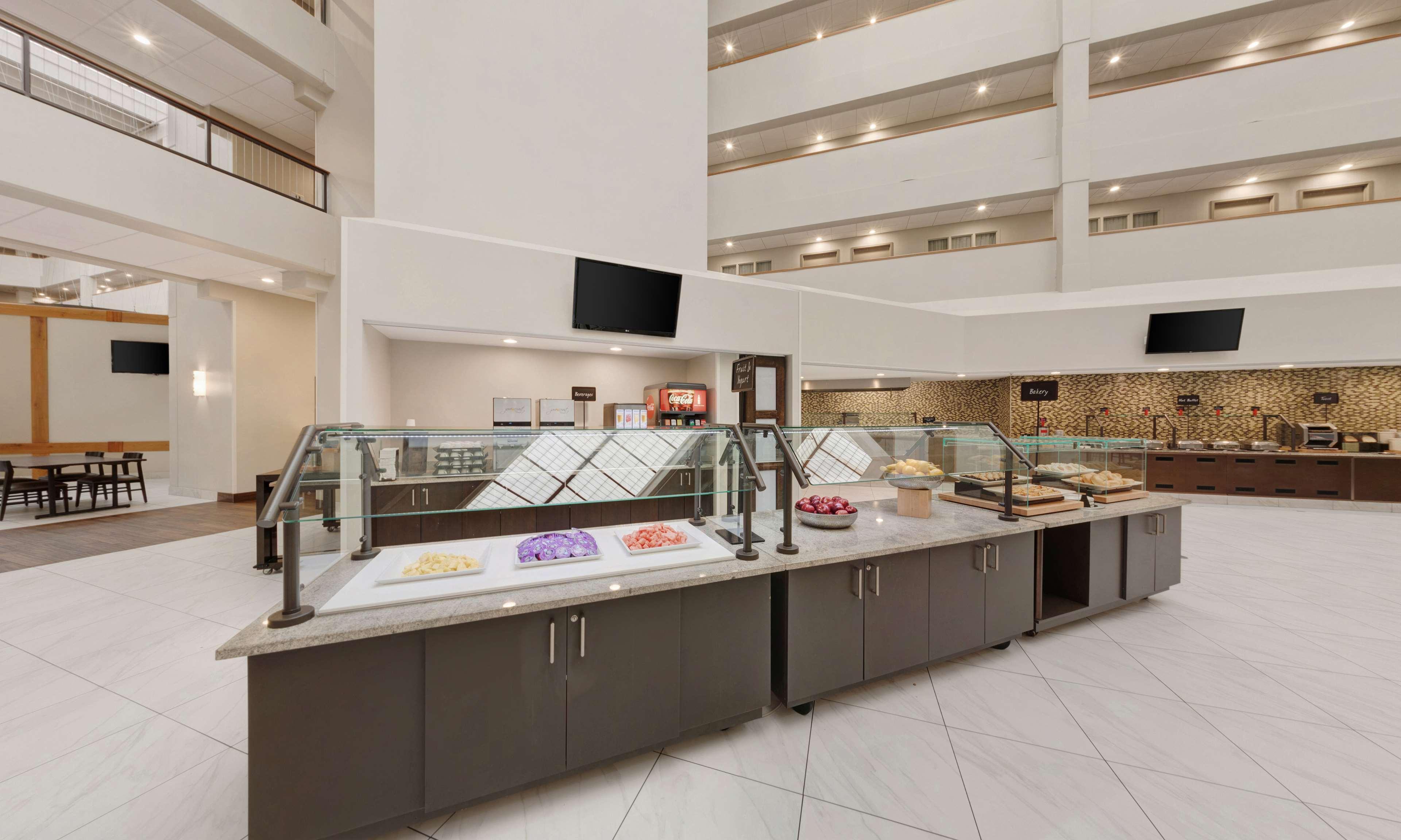 Embassy Suites By Hilton Milwaukee Brookfield Exteriér fotografie