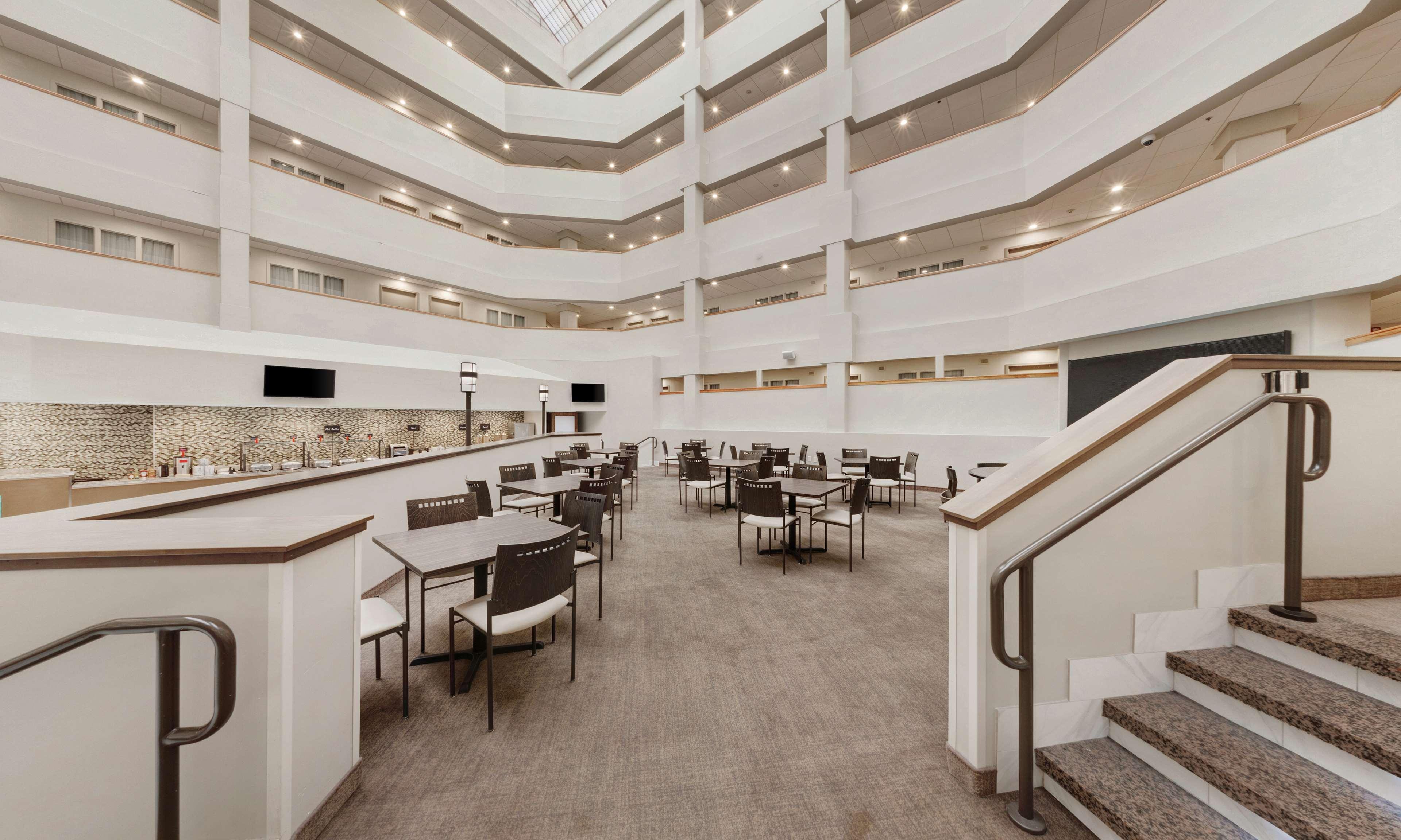 Embassy Suites By Hilton Milwaukee Brookfield Exteriér fotografie