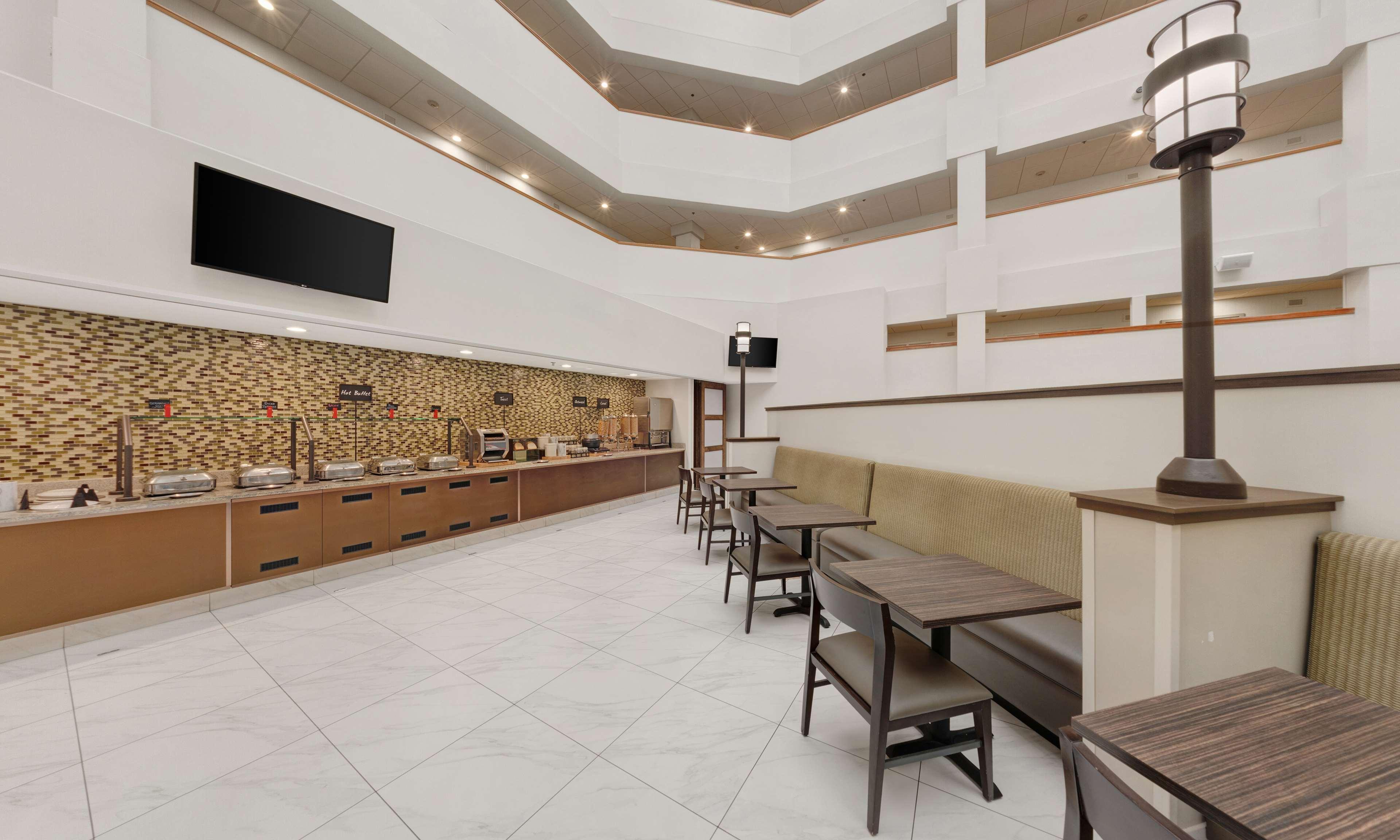 Embassy Suites By Hilton Milwaukee Brookfield Exteriér fotografie