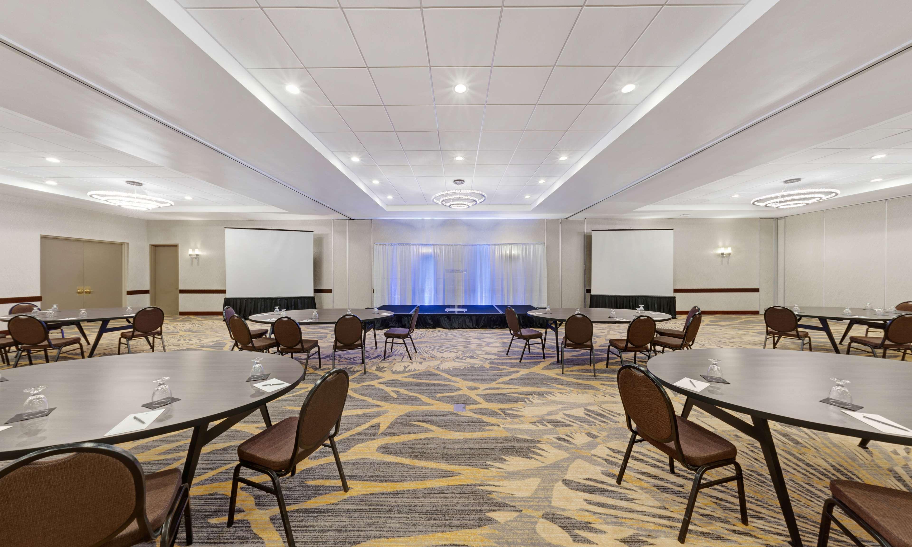 Embassy Suites By Hilton Milwaukee Brookfield Exteriér fotografie