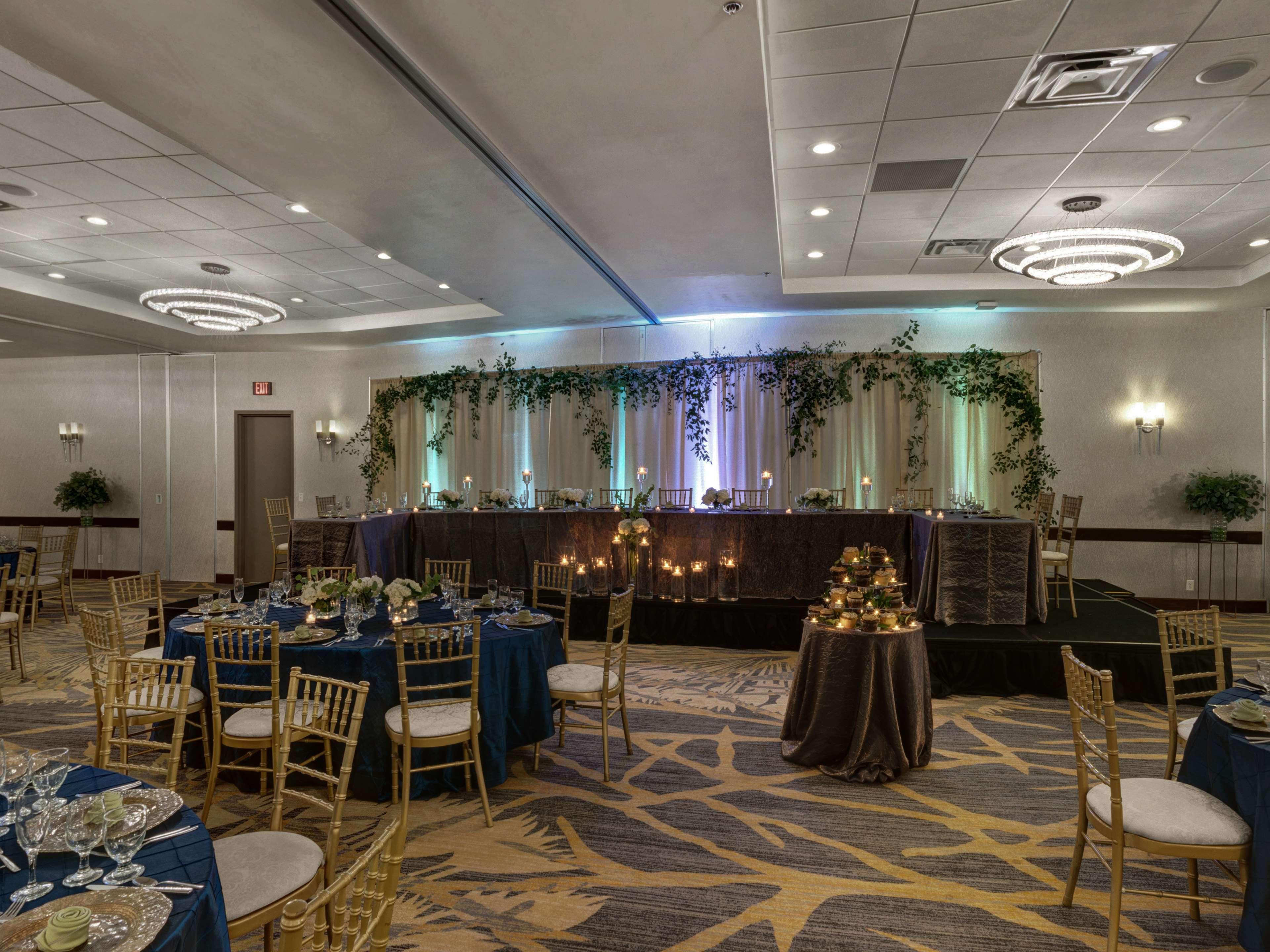 Embassy Suites By Hilton Milwaukee Brookfield Exteriér fotografie