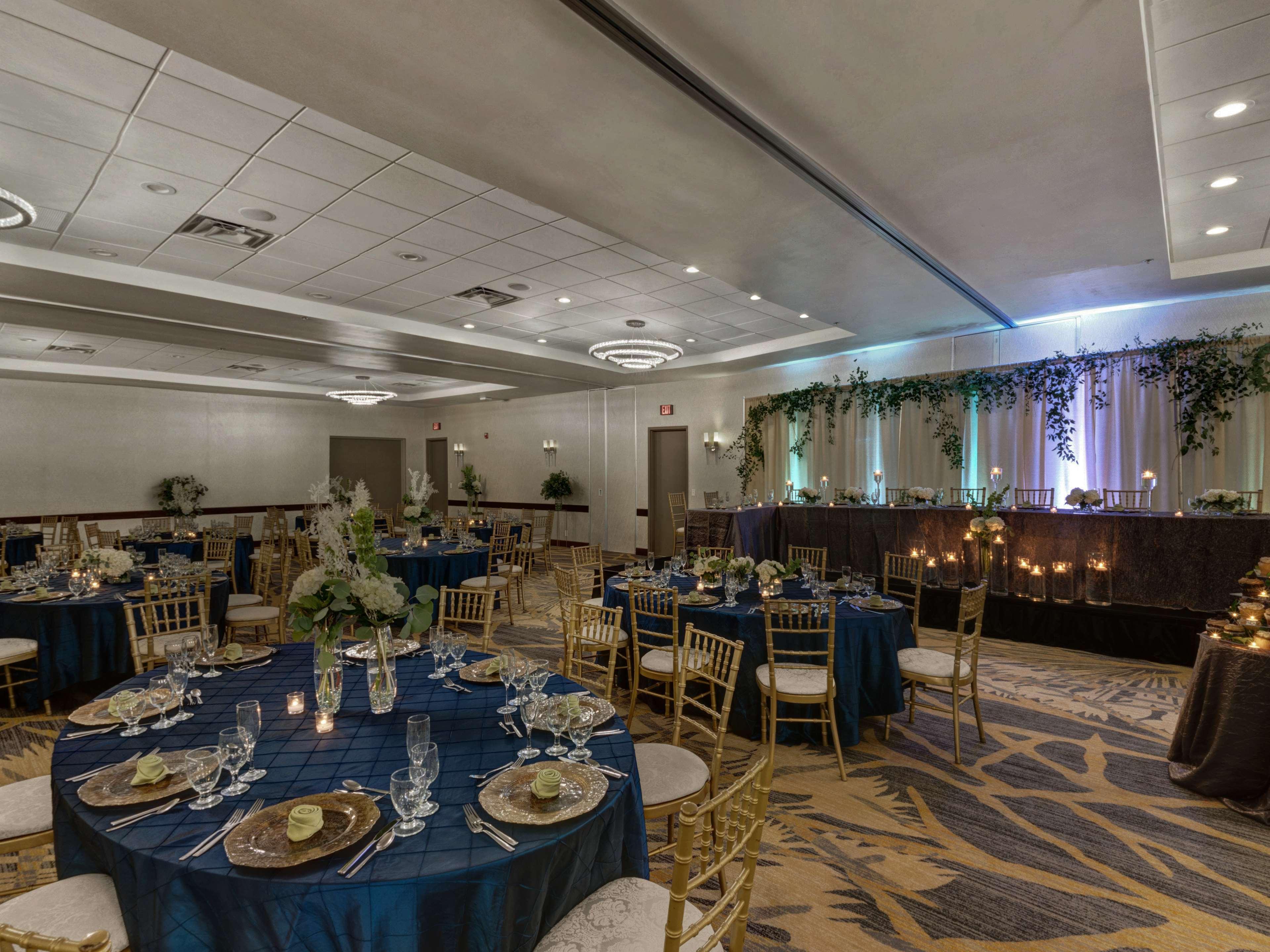 Embassy Suites By Hilton Milwaukee Brookfield Exteriér fotografie