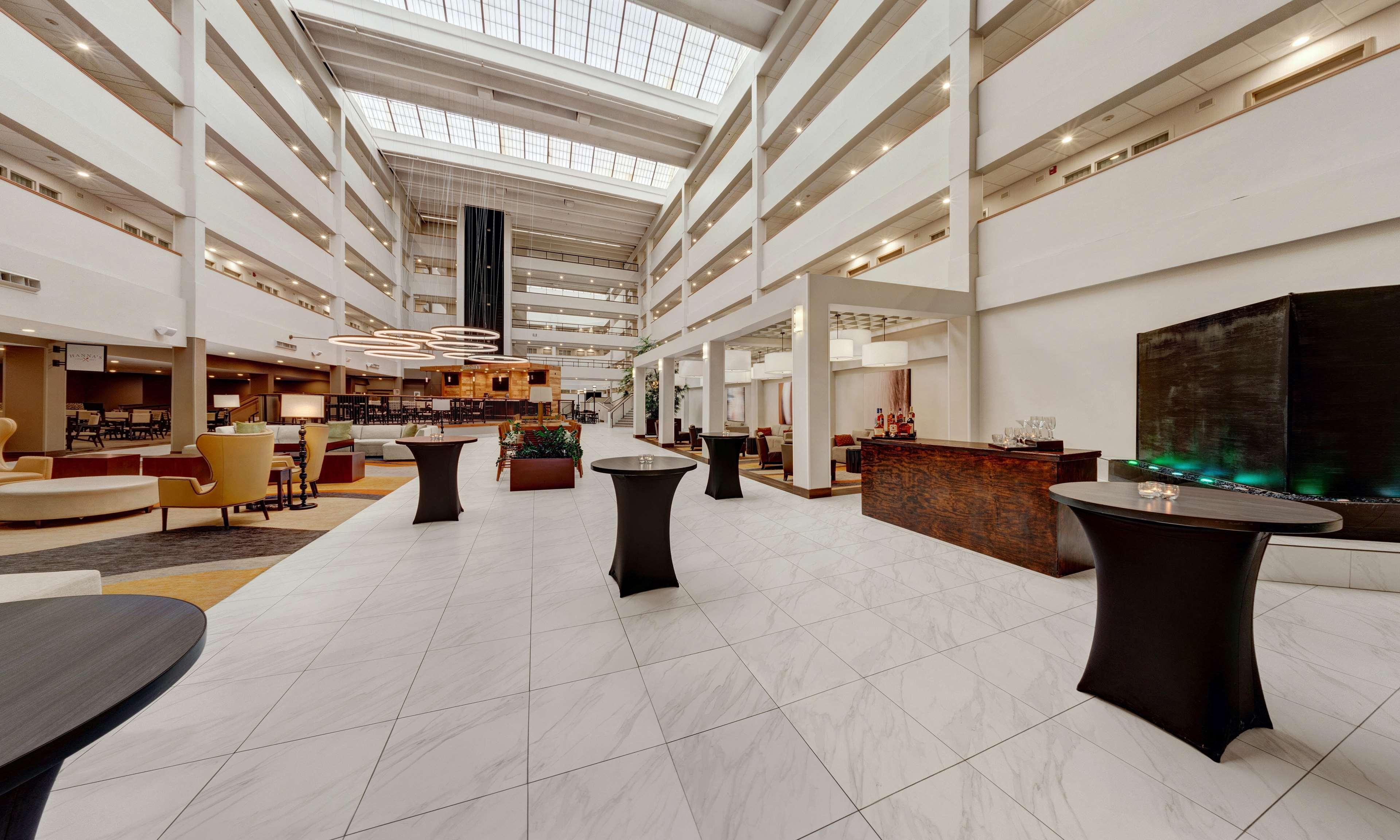 Embassy Suites By Hilton Milwaukee Brookfield Exteriér fotografie