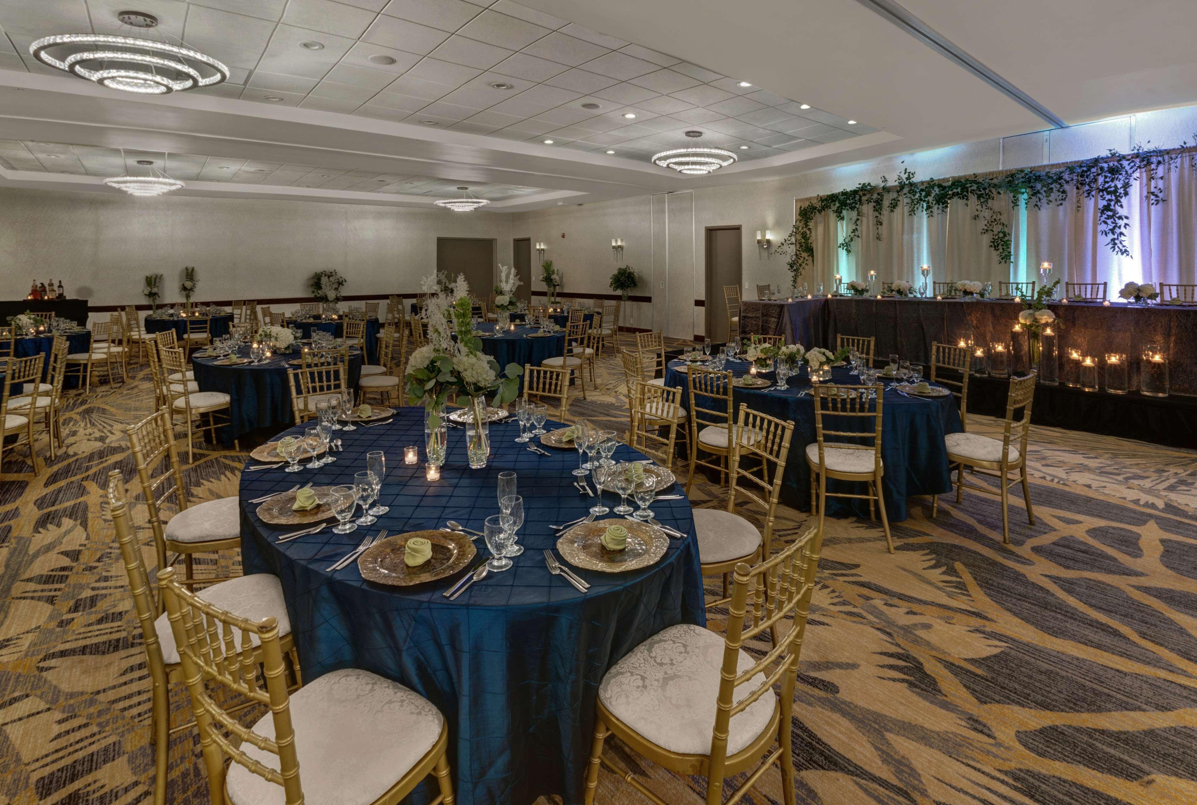 Embassy Suites By Hilton Milwaukee Brookfield Exteriér fotografie
