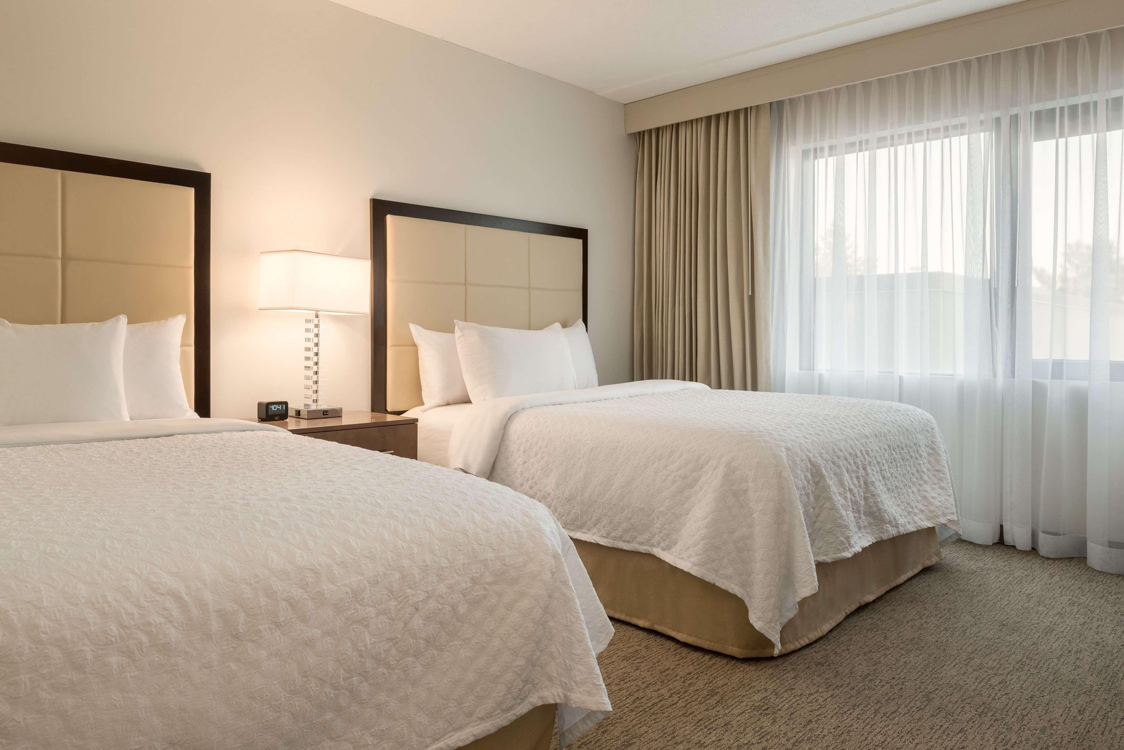 Embassy Suites By Hilton Milwaukee Brookfield Exteriér fotografie