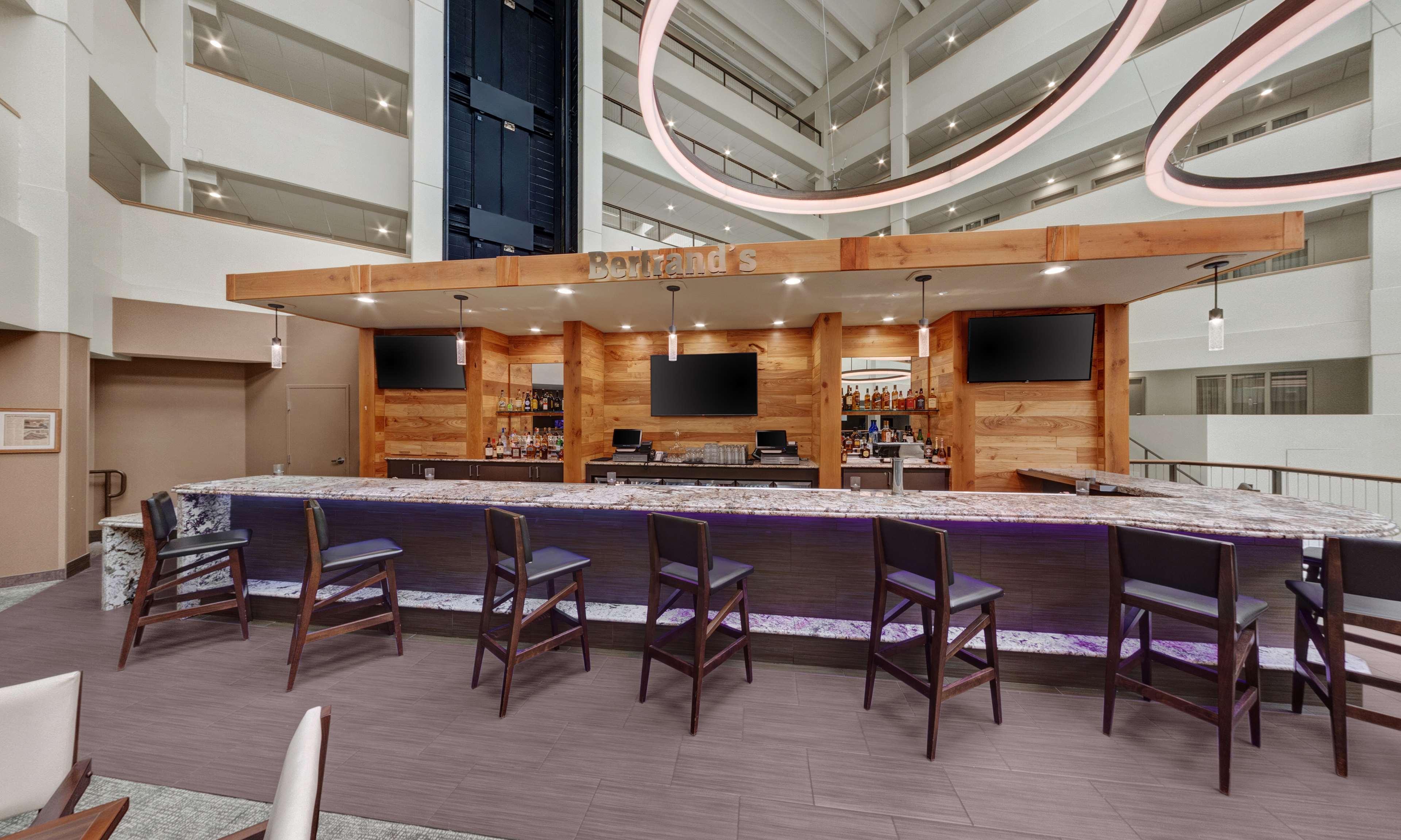 Embassy Suites By Hilton Milwaukee Brookfield Exteriér fotografie