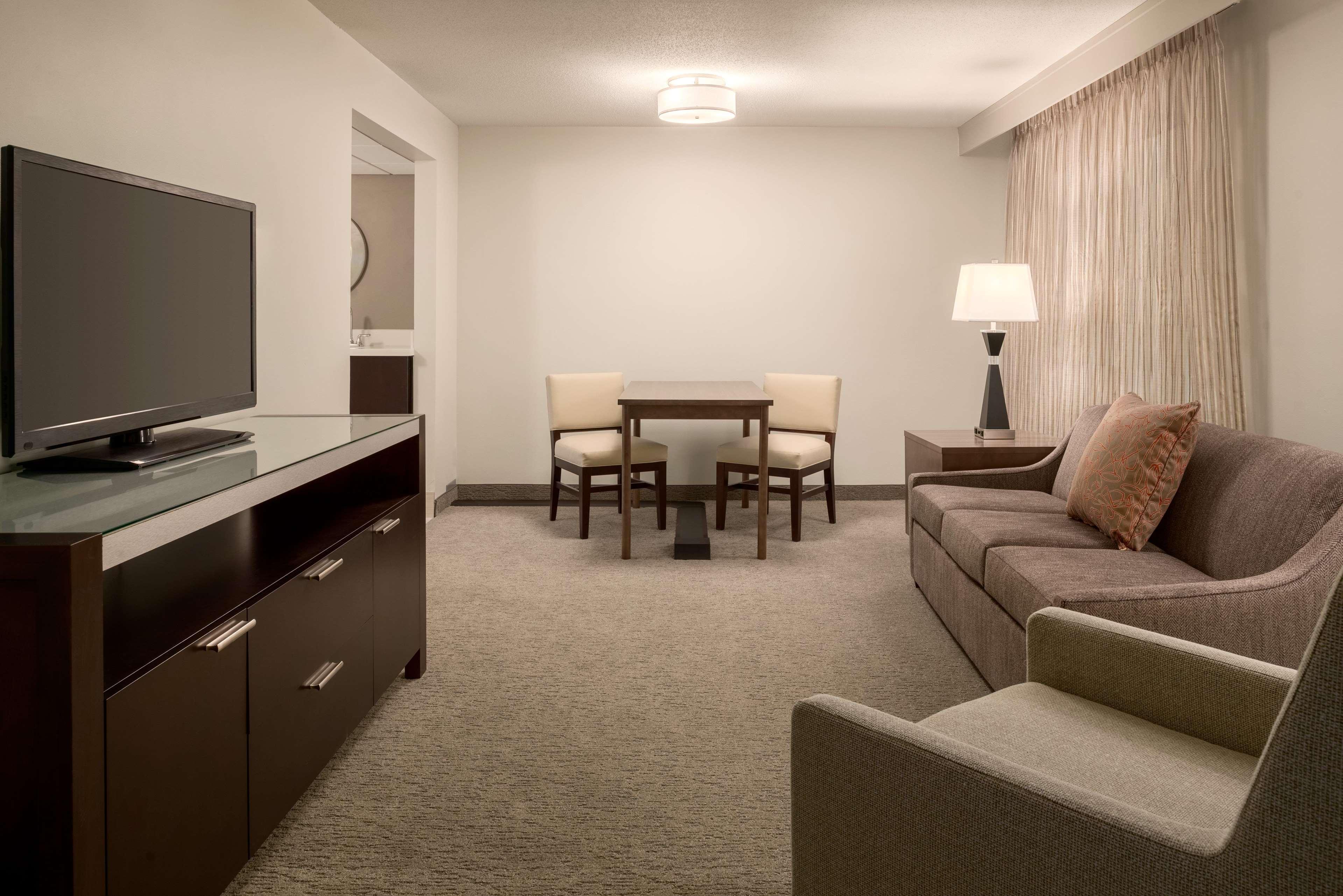 Embassy Suites By Hilton Milwaukee Brookfield Exteriér fotografie