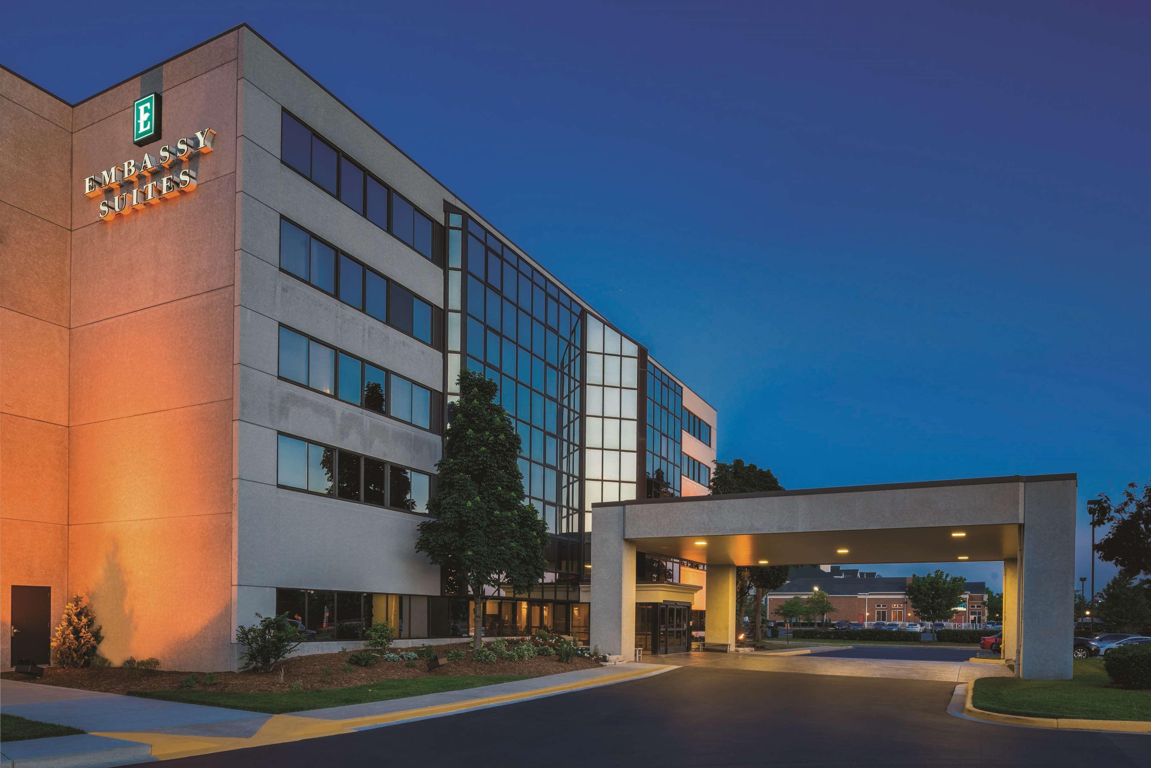 Embassy Suites By Hilton Milwaukee Brookfield Exteriér fotografie