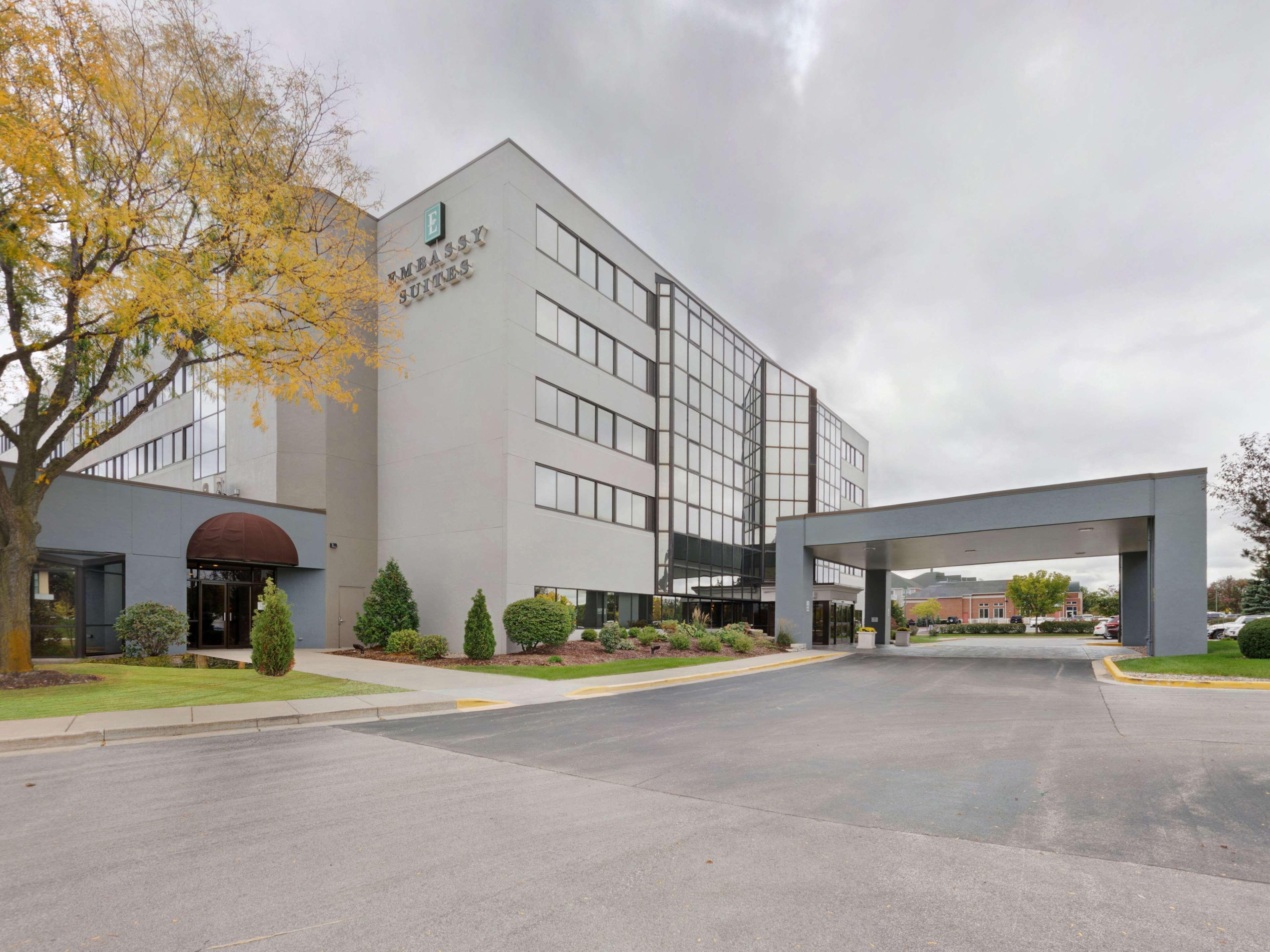 Embassy Suites By Hilton Milwaukee Brookfield Exteriér fotografie