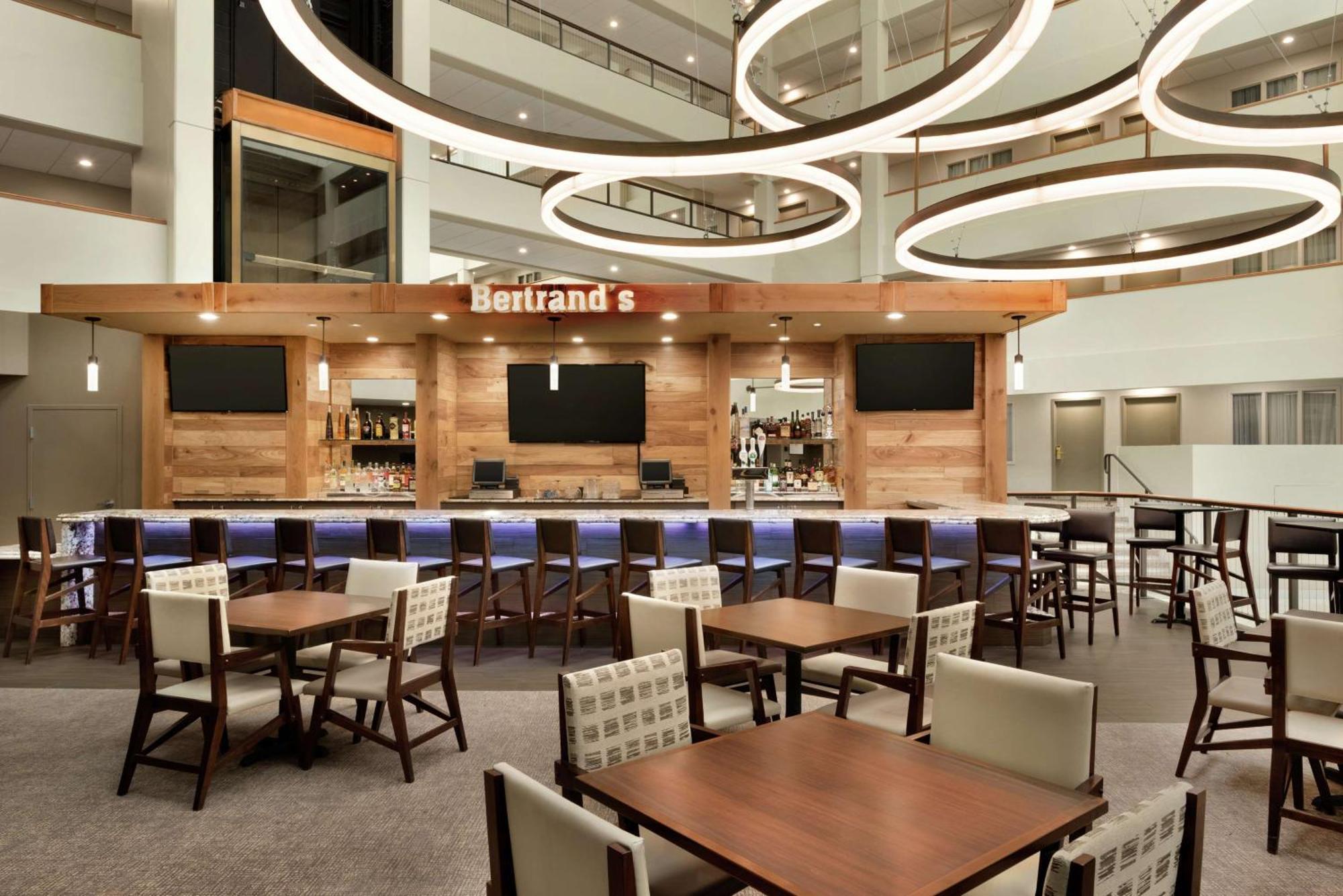 Embassy Suites By Hilton Milwaukee Brookfield Exteriér fotografie
