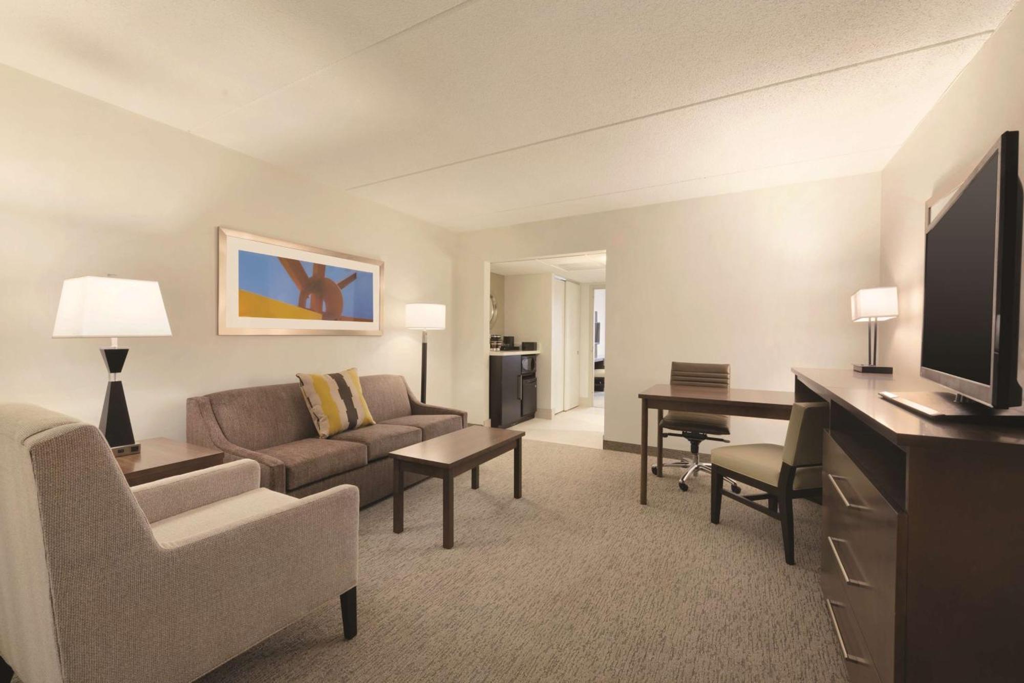 Embassy Suites By Hilton Milwaukee Brookfield Exteriér fotografie
