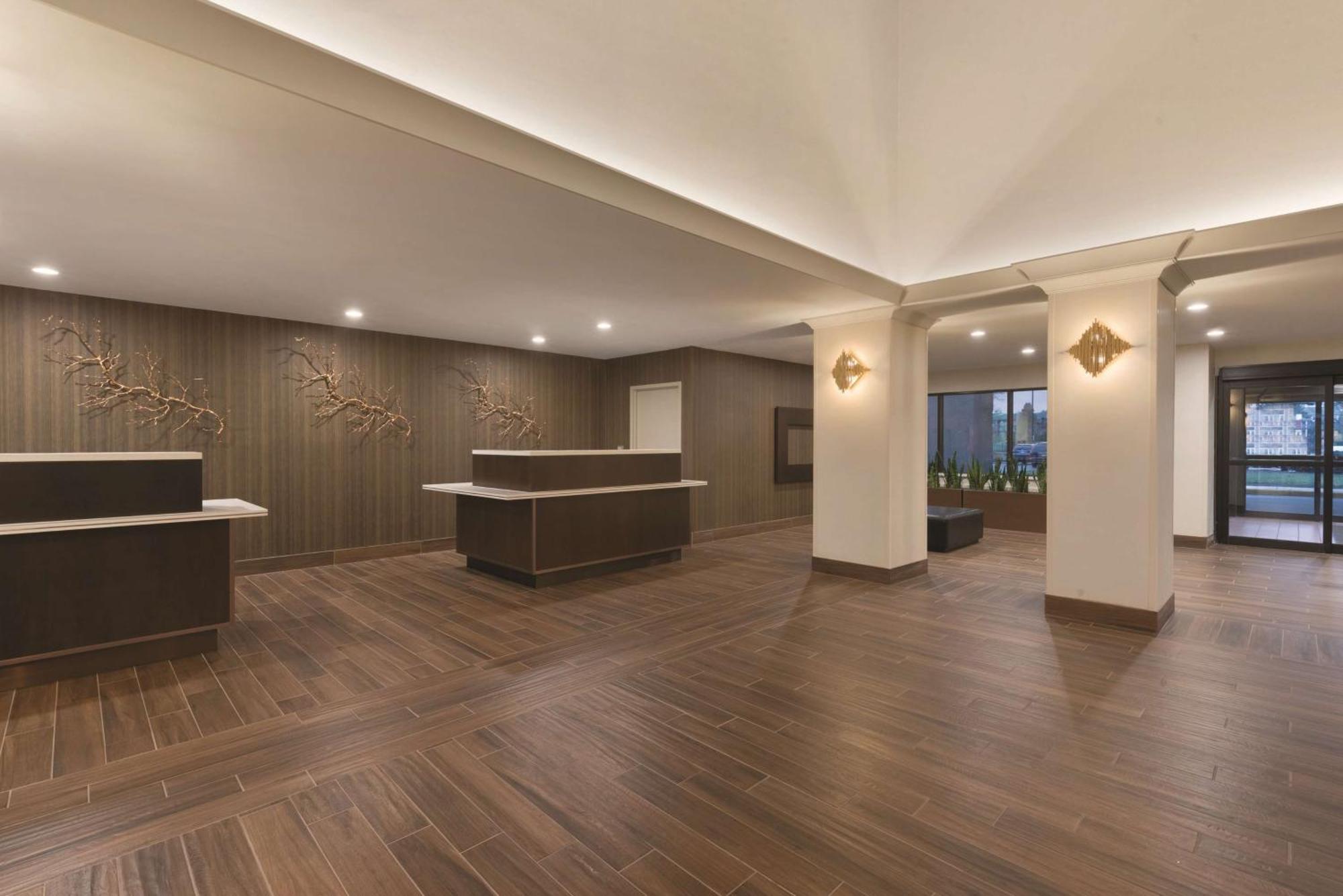 Embassy Suites By Hilton Milwaukee Brookfield Exteriér fotografie