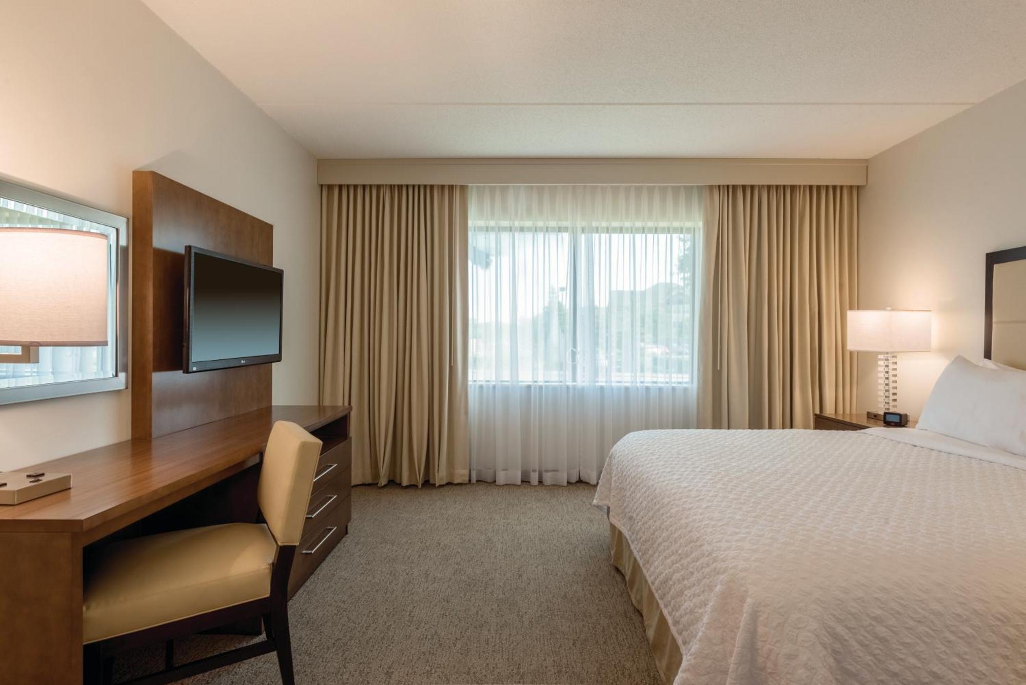 Embassy Suites By Hilton Milwaukee Brookfield Exteriér fotografie